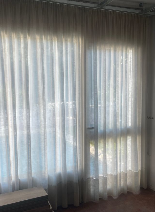 Cortina grande beige y blanca