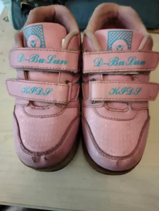 Tênis infantil rosa com rodas e luzes