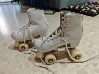 Patines 4 ruedas blancos con protecciones número35