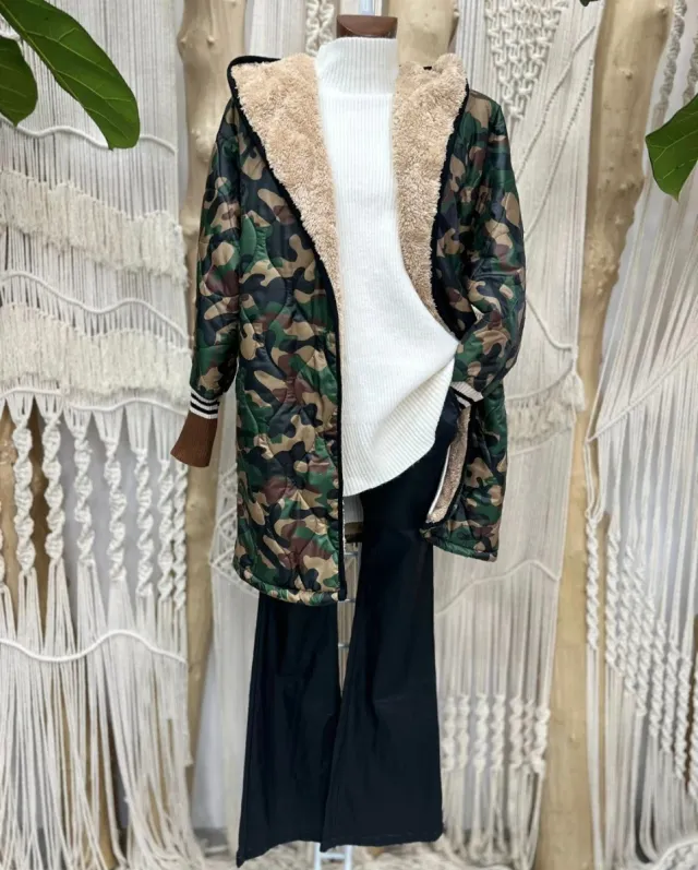 Giubbotto imbottito camouflage con fodera in pile