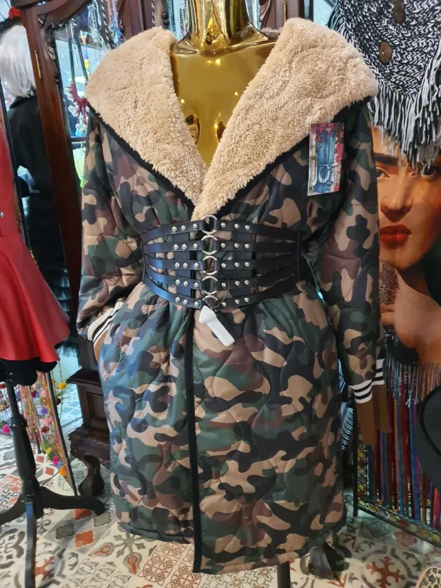 Giubbotto imbottito camouflage con fodera in pile