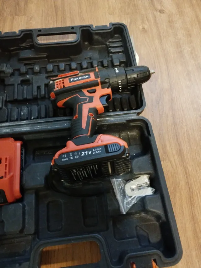 Taladro Faxamol con maletín y baterías