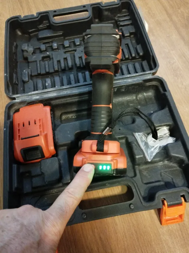 Taladro Faxamol con maletín y baterías