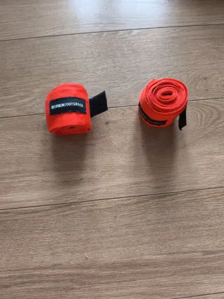 Guantes y vendas boxeo rojos 8 oz