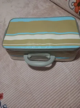 Maleta pequeña beige y azul