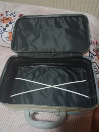 Maleta pequeña beige y azul