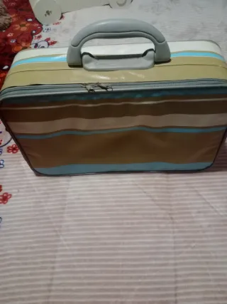 Maleta pequeña beige y azul