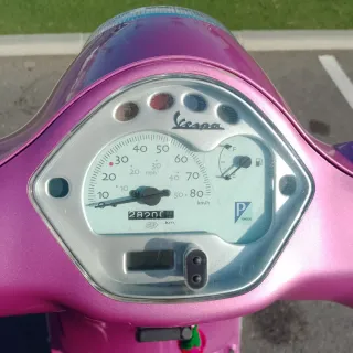 Piaggio Vespa LX 50 Rosa