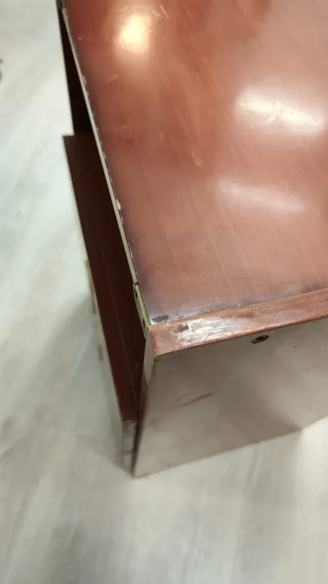 Cajonera de madera marrón