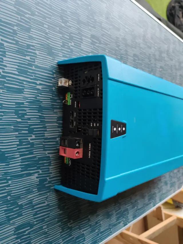 Inversor Victron Multiplus 24/1600/40