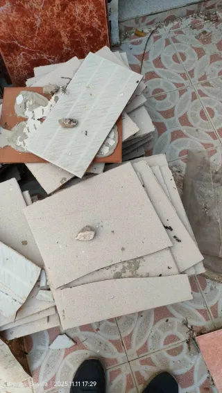 Azulejos de cerámica y baldosas