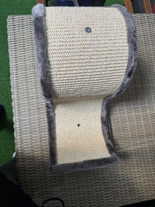 Rascador para gatos con rampa