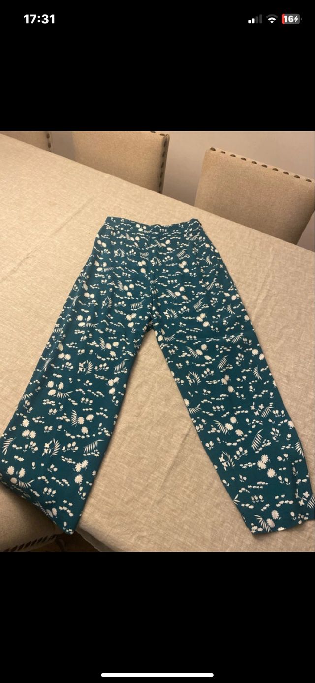 Pantalón estampado bonito verde azulado y blanco