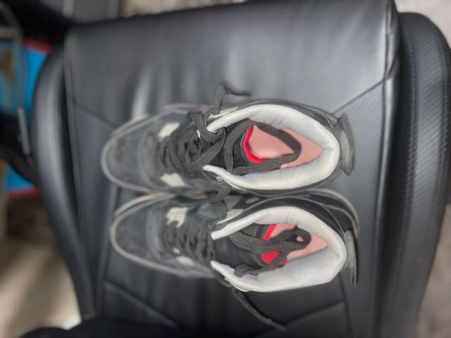 Zapatillas Jordan Negras y Blancas