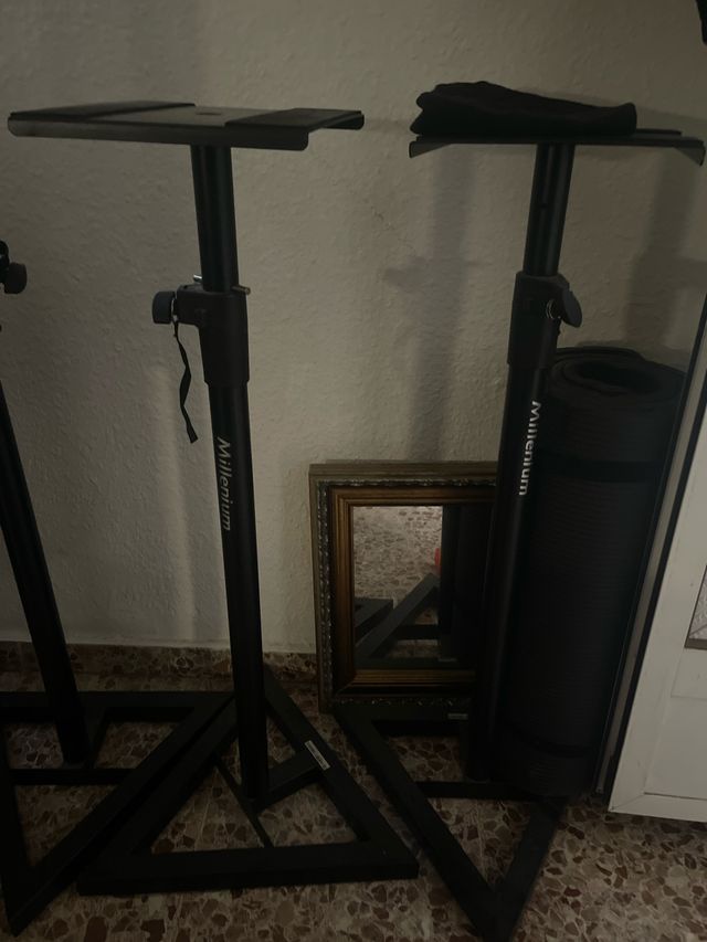 Pie de altavoces Millenium Negro
