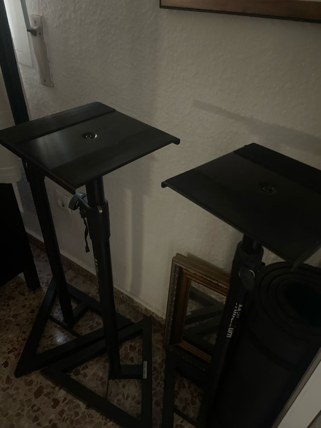 Pie de altavoces Millenium Negro