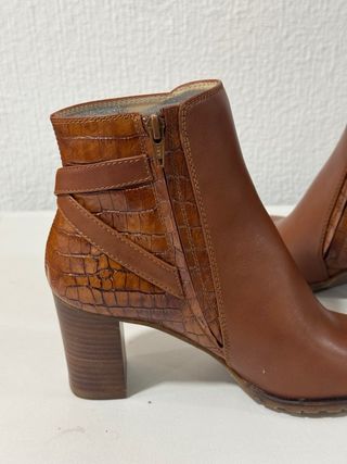 Botín Latouche Piel Marrón Tacón