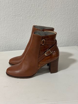 Botín Latouche Piel Marrón Tacón