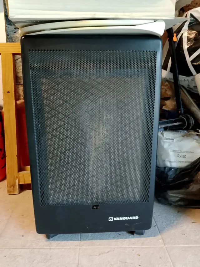 Estufa de gas Vanguard negra