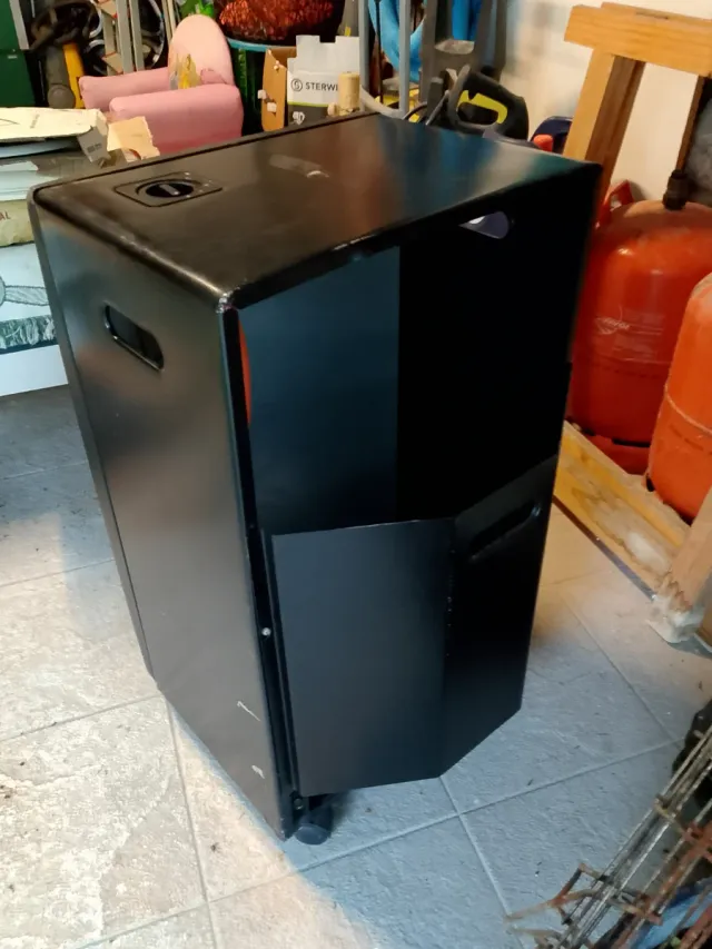 Estufa de gas Vanguard negra