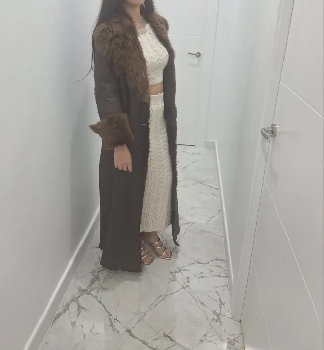 Abrigo largo de piel marrón