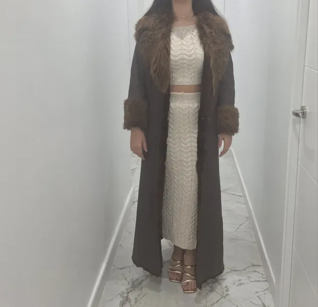 Abrigo largo de piel marrón