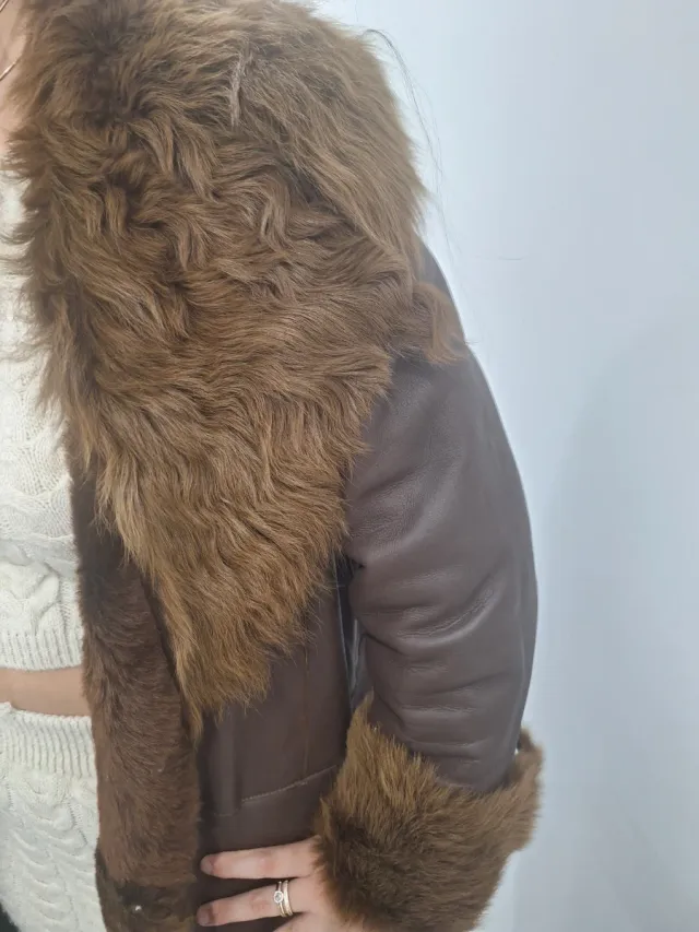 Abrigo largo de piel marrón