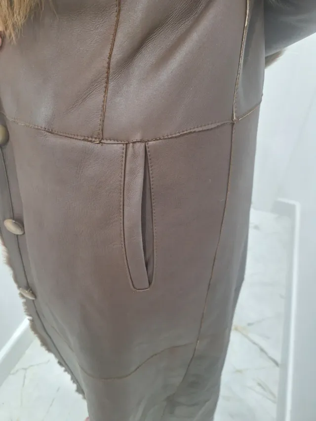 Abrigo largo de piel marrón