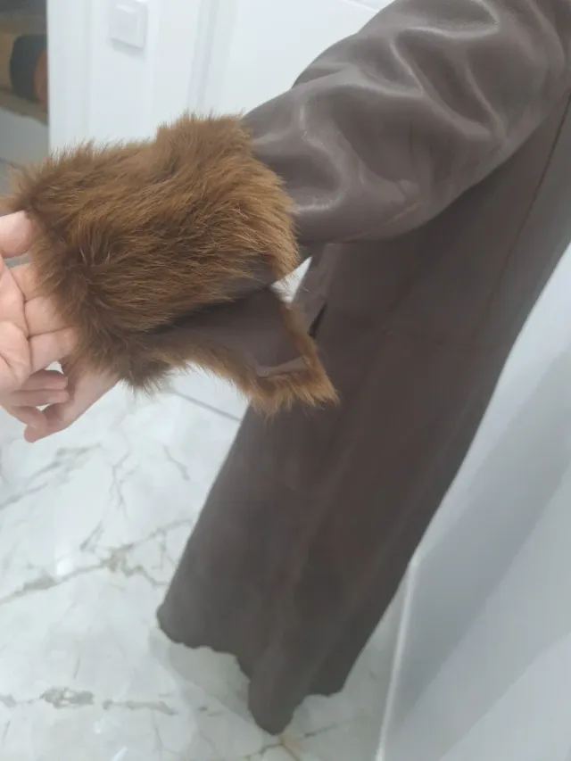 Abrigo largo de piel marrón