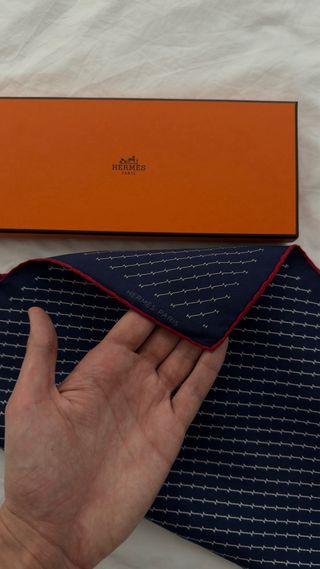 Pañuelo Hermès Seda Azul y Rojo