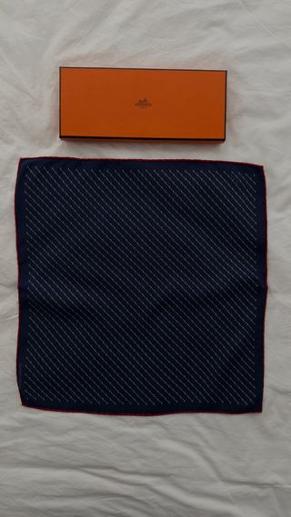 Pañuelo Hermès Seda Azul y Rojo