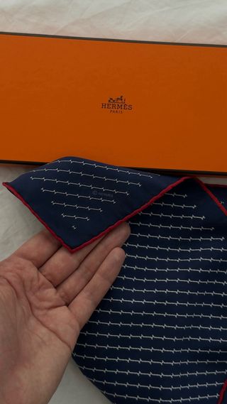Pañuelo Hermès Seda Azul y Rojo