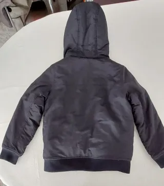 Giubbotto Okaidi con cappuccio e pelliccia