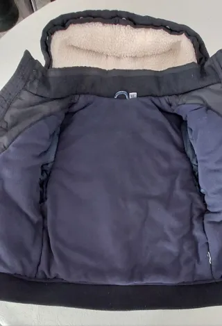 Giubbotto Okaidi con cappuccio e pelliccia