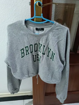 Sudadera Bershka corta gris talla L