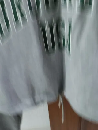 Sudadera Bershka corta gris talla L