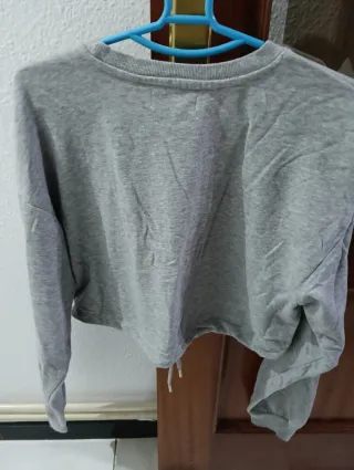 Sudadera Bershka corta gris talla L