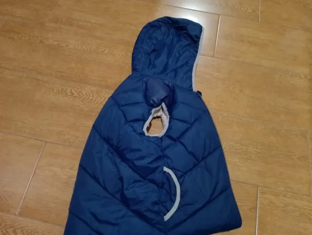 Chaleco azul talla 7-8 con borreguillo