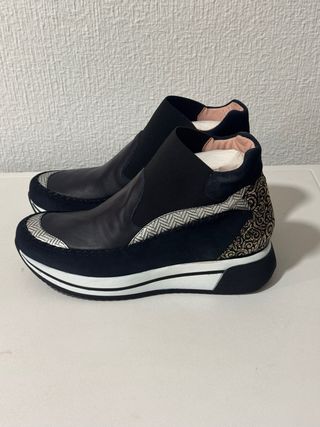 Zapatillas piel azul marino todas las tallas.