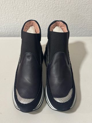 Zapatillas piel azul marino todas las tallas.