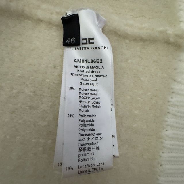 Abrigo beige y blanco