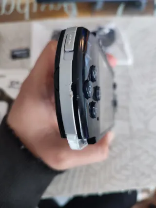 PSP Sony Preto + Cartão Kingston 64GB