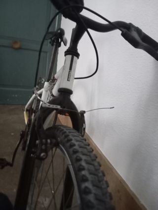 Bicicleta blanca ROKRAIDER