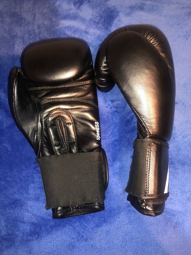 Guantes de boxeo negros
