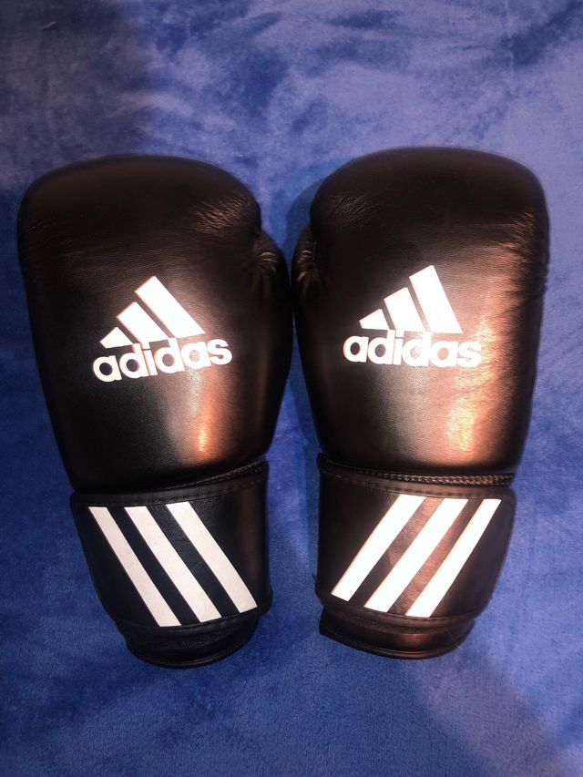 Guantes de boxeo negros