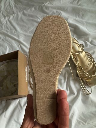 Sandalias cuña Dospies doradas talla 36