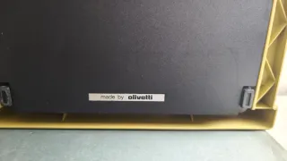 Máquina de escribir antigua Olivetti