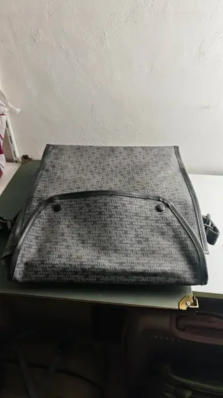 Máquina de escribir antigua Olivetti