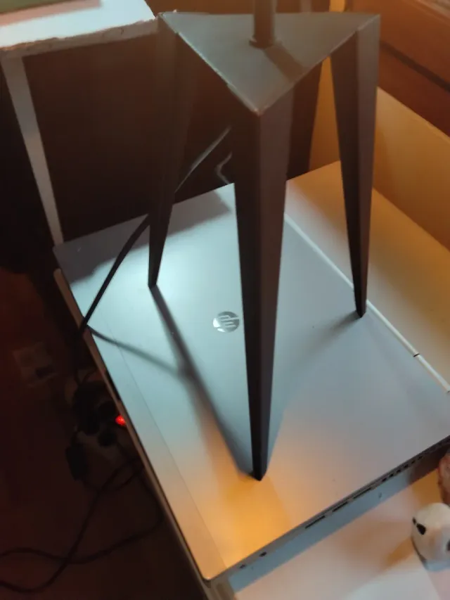 Lámpara de mesa trípode industrial