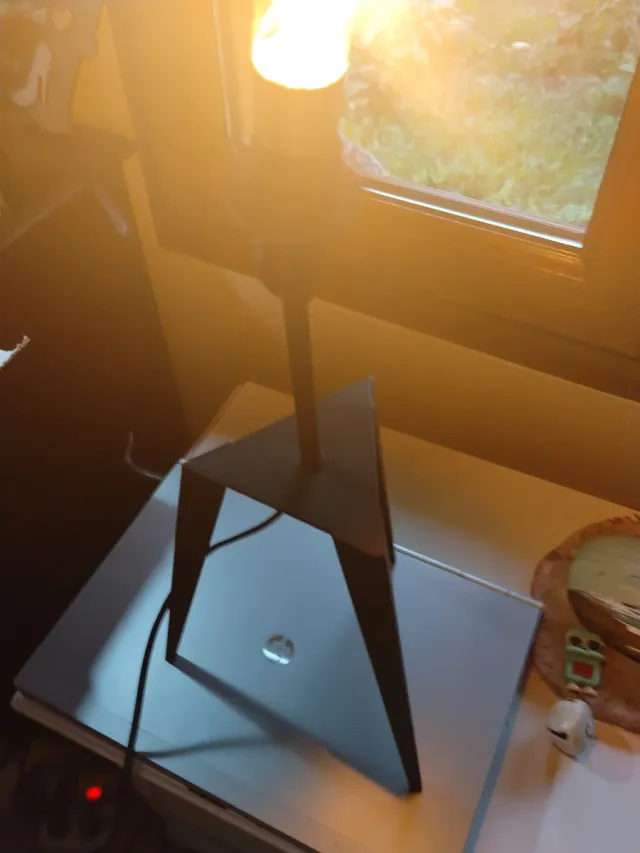 Lámpara de mesa trípode industrial